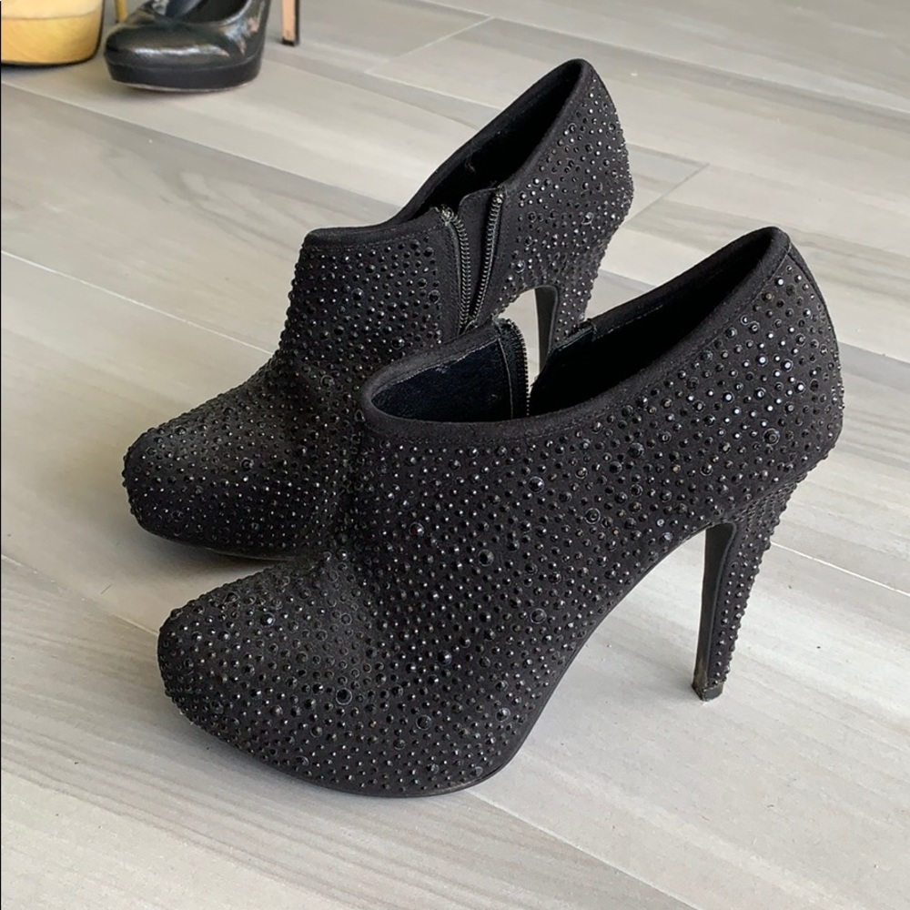 Gianni Bini Black studded booties